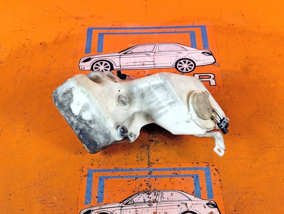 Бачок омывателя MERCEDES-BENZ S-класс W220 рестайлинг (2002 - 2005) S 320 CDI 3.2 AT (204 л.с.) фото 1 &mdash; Разборка Мерседес