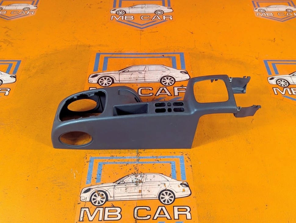 Подлокотник MERCEDES-BENZ A-класс W168 (1997 - 2001) A 160 1.6 AT (102 л.с.) фото 1 &mdash; Разборка Мерседес