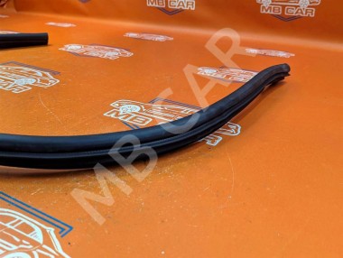 Уплотнитель дверного проема ( на кузове ) MERCEDES-BENZ SL-класс R231 рестайлинг (2016 - 2020) — Разборка Мерседес