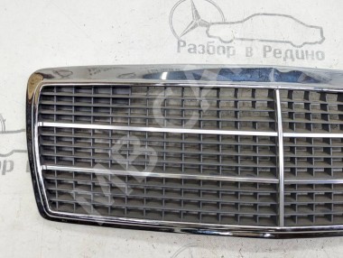 Решетка радиатора MERCEDES-BENZ C-класс W202/S202 (1993 - 1997) — Разборка Мерседес