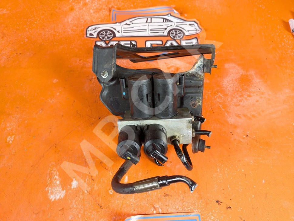 Блок клапанов гидроподвески MERCEDES-BENZ S-класс W220 (1998 - 2005) фото 1 &mdash; Разборка Мерседес