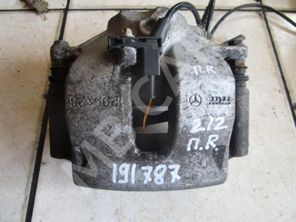 Суппорт передний правый MERCEDES-BENZ E-класс W212/S212/C207/A207 (2009 - 2013) фото 1 — Разборка Мерседес