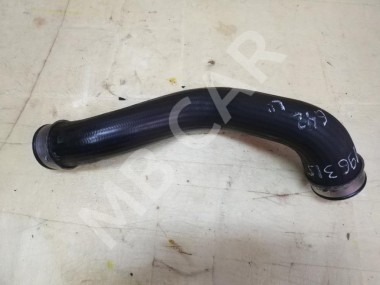 Патрубок интеркулера MERCEDES-BENZ E-класс W211/S211 (2002 - 2006) — Разборка Мерседес