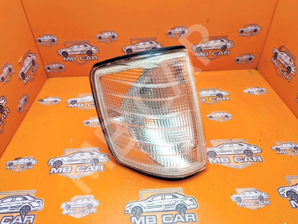 Поворотник правый MERCEDES-BENZ 190 (W201) W201 (1982 - 1993) фото 1 — Разборка Мерседес