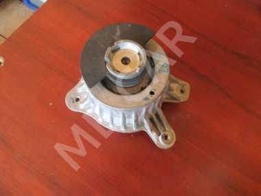 Опора двигателя MERCEDES-BENZ C-класс W205/S205/C205/A205 (2014 - 2018) — Разборка Мерседес