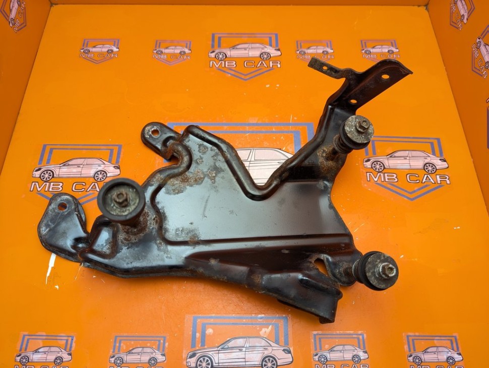 Кронштейн компрессора подвески MERCEDES-BENZ E-класс W211/S211 (2002 - 2006) фото 1 &mdash; Разборка Мерседес