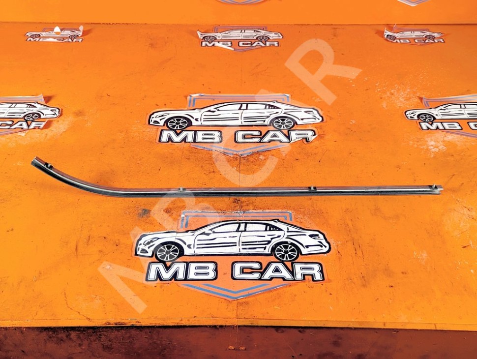 Шина скольжения сдвижной двери MERCEDES-BENZ V-класс W639 (2003 - 2014) фото 1 &mdash; Разборка Мерседес