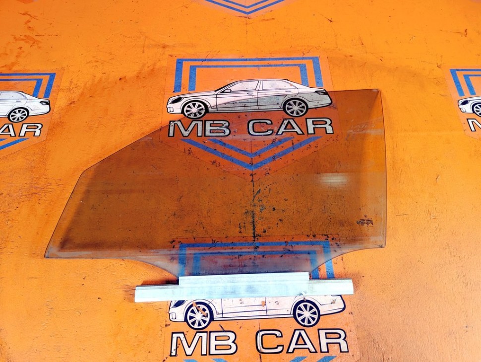 Стекло переднее левое MERCEDES-BENZ E-класс W210/S210 рестайлинг (1999 - 2003) E 200 2.0 MT (163 л.с.) фото 1 &mdash; Разборка Мерседес