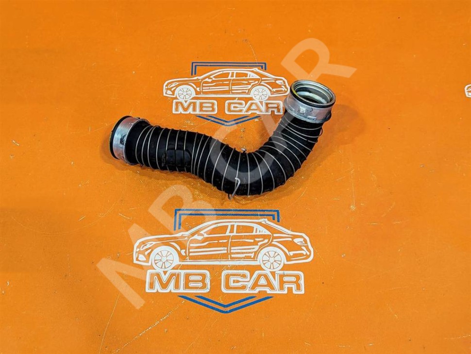 Патрубок интеркулера MERCEDES-BENZ C-класс W203/S203/CL203 (2000 - 2004) фото 1 &mdash; Разборка Мерседес