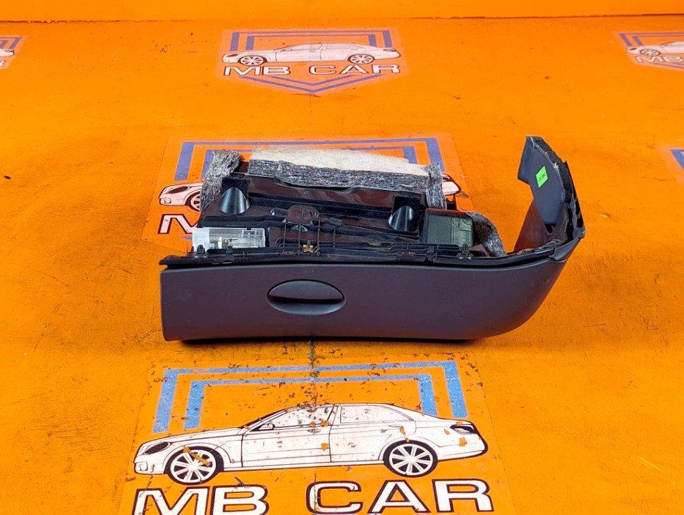 Бардачок MERCEDES-BENZ A-класс W168 рестайлинг (2001 - 2004) A 210 2.1 AT (140 л.с.) фото 1 &mdash; Разборка Мерседес