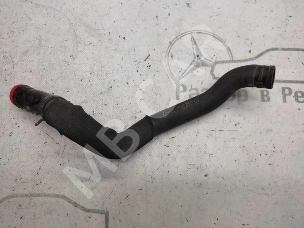 Патрубок ОЖ MERCEDES-BENZ C-класс W205/S205/C205/A205 (2014 - 2018) фото 1 — Разборка Мерседес
