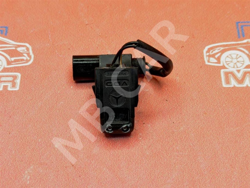 Форсунка омывателя лобового стекла MERCEDES-BENZ S-класс W220 (1998 - 2005) фото 1 &mdash; Разборка Мерседес