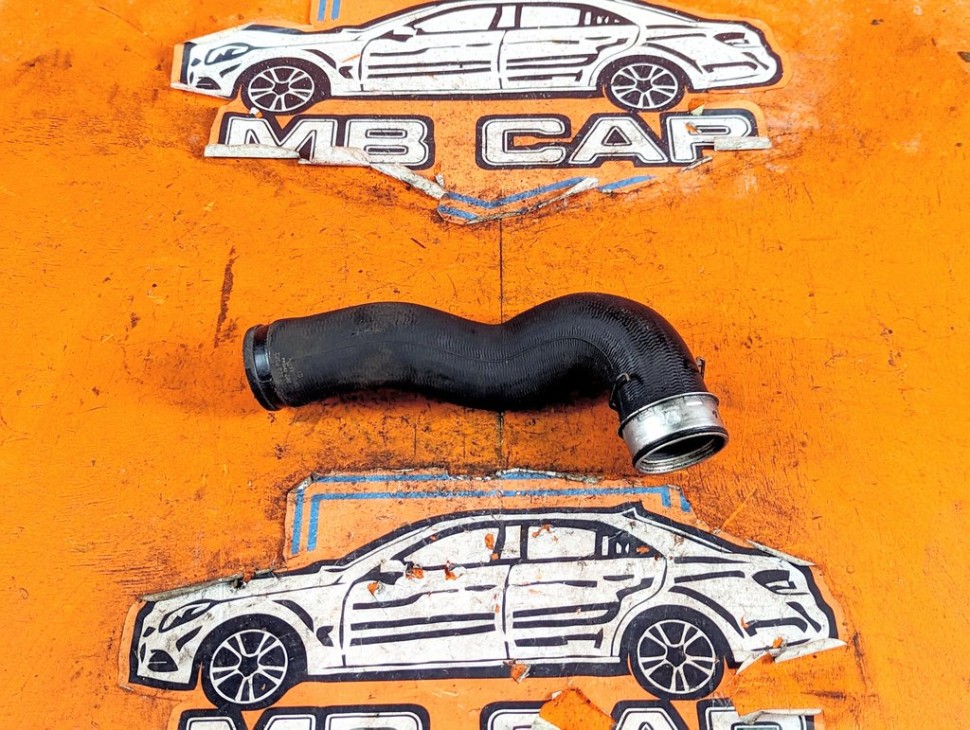 Патрубок интеркулера MERCEDES-BENZ R-класс W251 рестайлинг (2007 - 2010) R 350d 3.0 4MATIC 7G-Tronic (224 л.с.) фото 1 &mdash; Разборка Мерседес