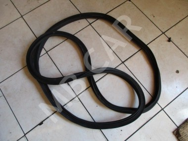 Уплотнитель крышки багажника MERCEDES-BENZ GLE-класс W166 (2015 - 2018) — Разборка Мерседес