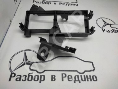 Кронштейн блока предохранителей MERCEDES-BENZ R-класс W251 (2005 - 2007) — Разборка Мерседес