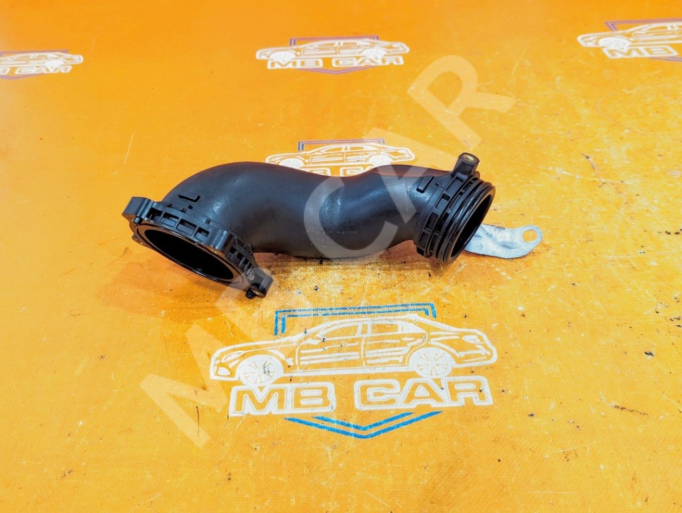 Патрубок впускного коллектора MERCEDES-BENZ C-класс W205/S205/C205/A205 (2014 - 2018) фото 1 — Разборка Мерседес