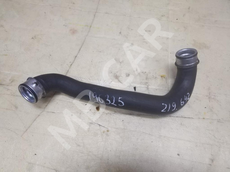 Патрубок радиатора MERCEDES-BENZ CLS-класс C219 (2004 - 2008) фото 1 — Разборка Мерседес