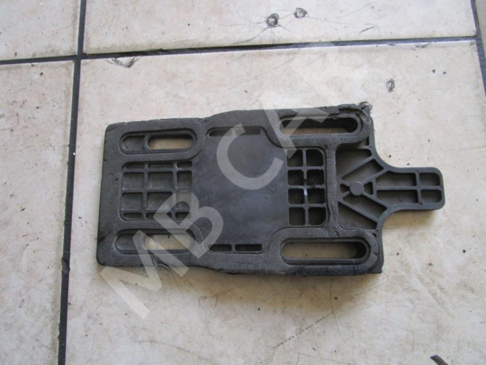 Кронштейн усилителя заднего бампера MERCEDES-BENZ S-класс W220 (1998 - 2005) фото 1 &mdash; Разборка Мерседес