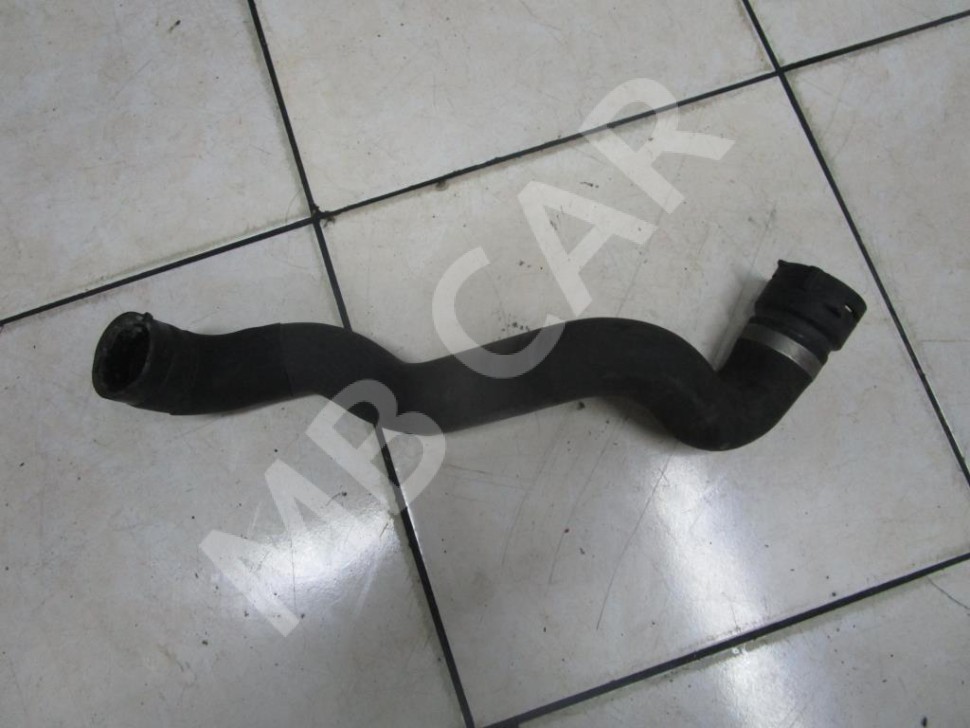 Патрубок радиатора MERCEDES-BENZ S-класс W220 рестайлинг (2002 - 2005) фото 1 — Разборка Мерседес