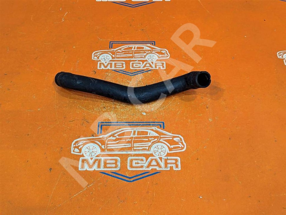 Патрубок радиатора MERCEDES-BENZ A-класс W176 (2012 - 2015) фото 1 — Разборка Мерседес