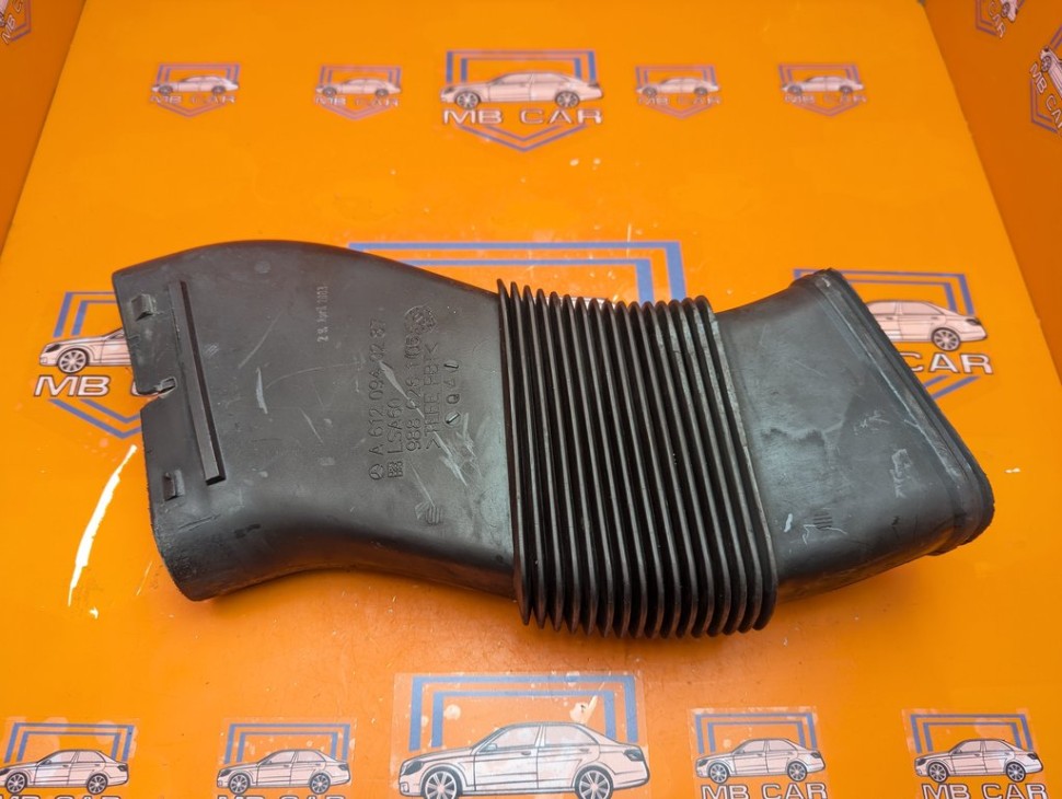 Патрубок воздушный MERCEDES-BENZ E-класс W211/S211 (2002 - 2006) фото 1 &mdash; Разборка Мерседес