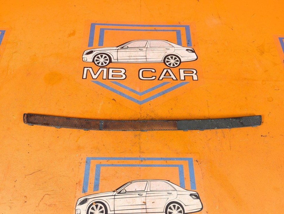 Решетка капота MERCEDES-BENZ Vito W638 (1996 - 2003) 108 2.3 CDI MT (79 л.с.) фото 1 &mdash; Разборка Мерседес