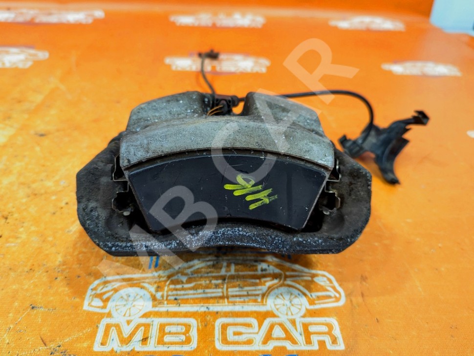 Суппорт передний правый MERCEDES-BENZ C-класс W204/S204 (2006 - 2011) фото 1 — Разборка Мерседес