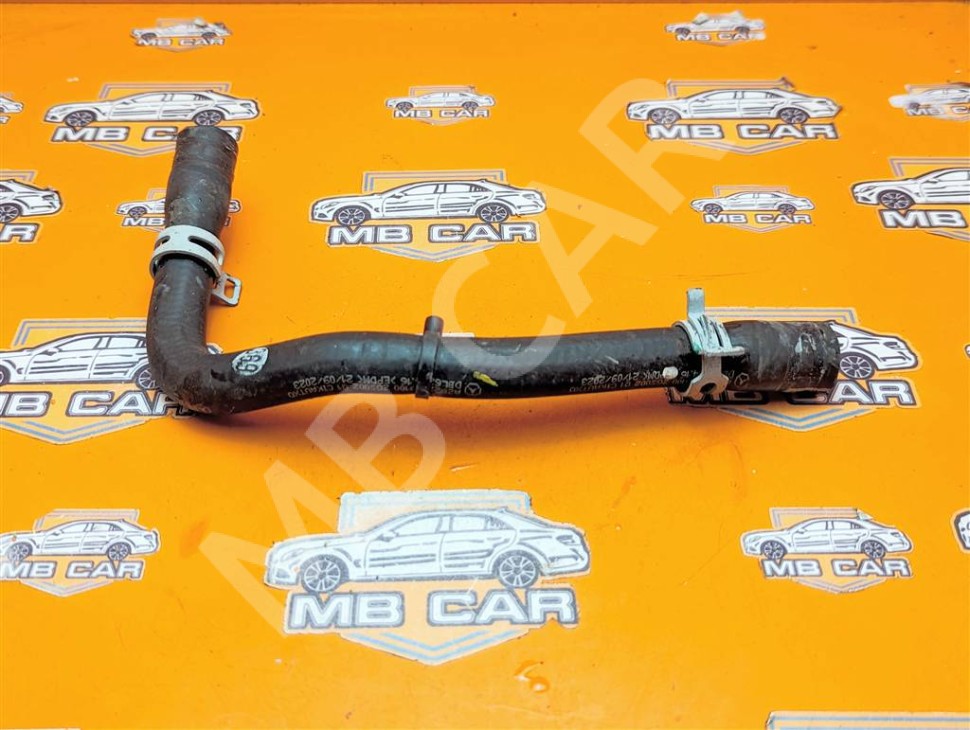 Патрубок ОЖ MERCEDES-BENZ CLA-класс C118/X118 (2019 - 2023) фото 1 &mdash; Разборка Мерседес