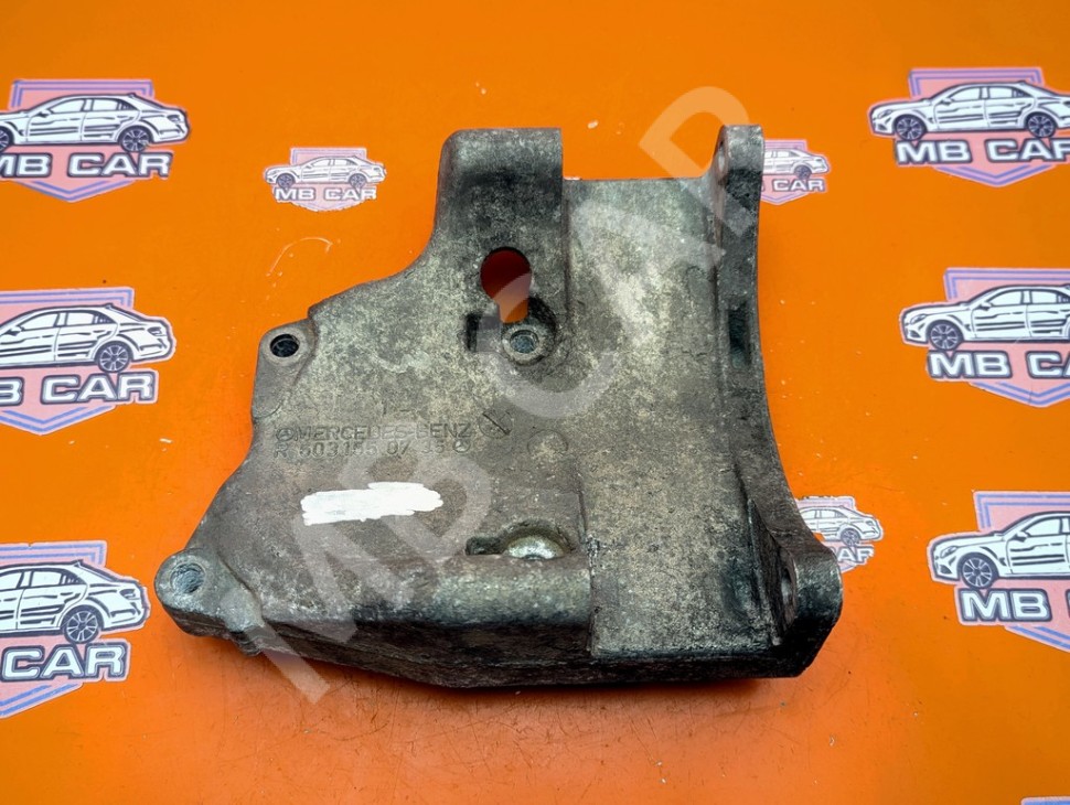 Кронштейн генератора MERCEDES-BENZ S-класс W140 (1991 - 1998) фото 1 &mdash; Разборка Мерседес