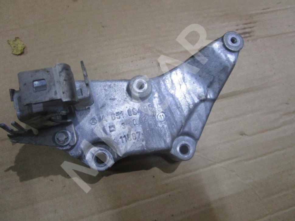 Кронштейн MERCEDES-BENZ C-класс W204/S204 (2006 - 2011) фото 1 — Разборка Мерседес