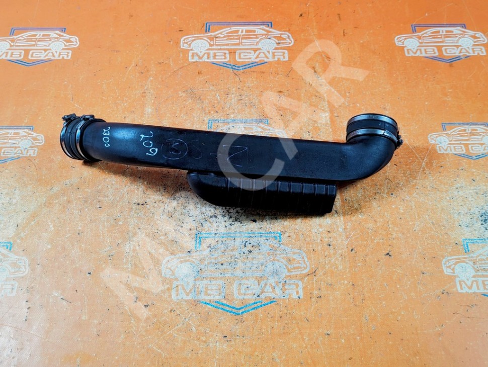 Патрубок впускного коллектора MERCEDES-BENZ C-класс W202/S202 рестайлинг (1997 - 2001) фото 1 &mdash; Разборка Мерседес