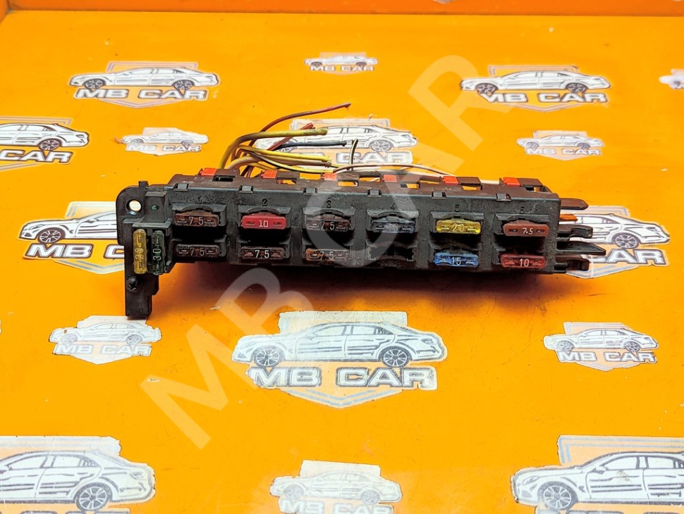 Блок предохранителей MERCEDES-BENZ C-класс W202/S202 (1993 - 1997) фото 1 &mdash; Разборка Мерседес