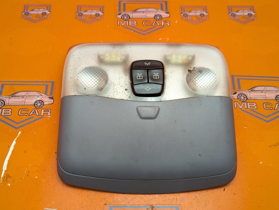 Плафон салона MERCEDES-BENZ V-класс W638/W639 (1996 - 2003) V 220 2.1 D AT (122 л.с.) фото 1 &mdash; Разборка Мерседес