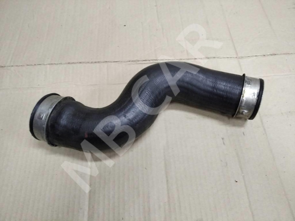 Патрубок интеркулера MERCEDES-BENZ E-класс W211/S211 (2002 - 2006) фото 1 — Разборка Мерседес