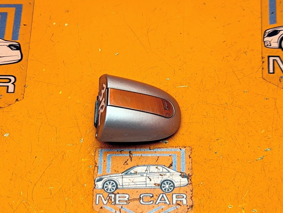 Крышка ручки двери MERCEDES-BENZ A-класс W168 рестайлинг (2001 - 2004) A 210 2.1 AT (140 л.с.) фото 1 &mdash; Разборка Мерседес