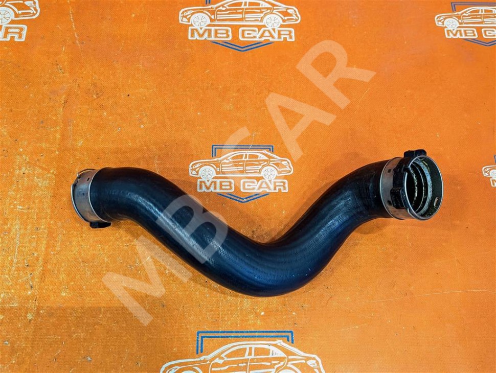 Патрубок интеркулера MERCEDES-BENZ E-класс W212/S212/C207/A207 (2009 - 2013) фото 1 — Разборка Мерседес