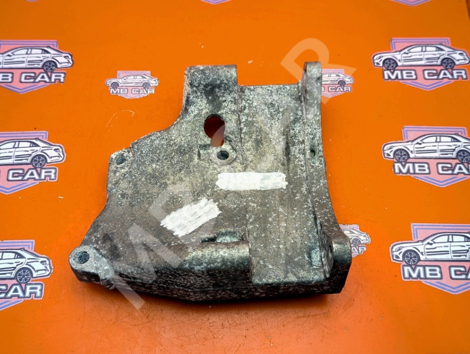 Кронштейн генератора MERCEDES-BENZ S-класс W140 (1991 - 1998) фото 1 &mdash; Разборка Мерседес