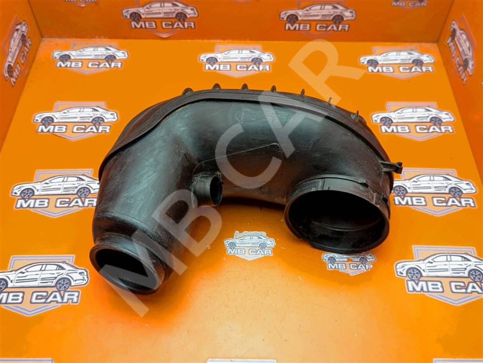 Патрубок воздушный MERCEDES-BENZ C-класс W204/S204 (2006 - 2011) фото 1 — Разборка Мерседес