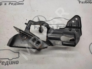 Кронштейн компрессора подвески MERCEDES-BENZ R-класс W251 (2005 - 2007) — Разборка Мерседес