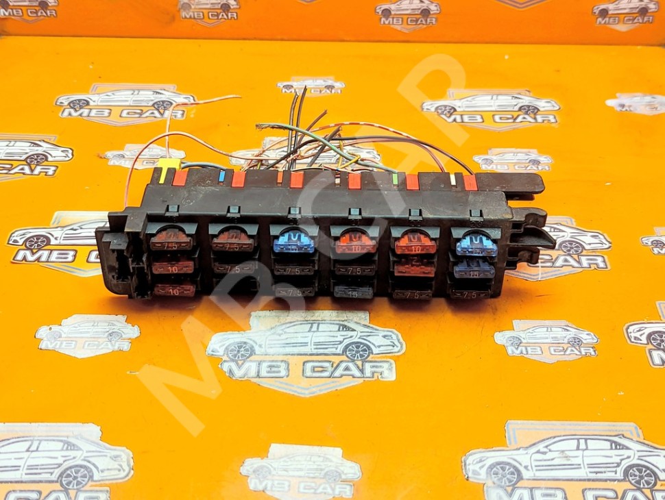 Блок предохранителей MERCEDES-BENZ C-класс W202/S202 (1993 - 1997) фото 1 &mdash; Разборка Мерседес