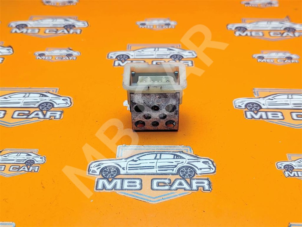 Реле моторчика печки MERCEDES-BENZ A-класс W168 (1997 - 2001) фото 1 &mdash; Разборка Мерседес