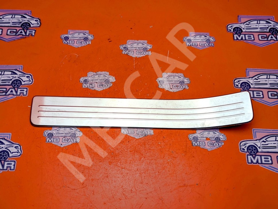Накладка порога внутренняя MERCEDES-BENZ C-класс W204/S204 (2006 - 2011) фото 1 — Разборка Мерседес