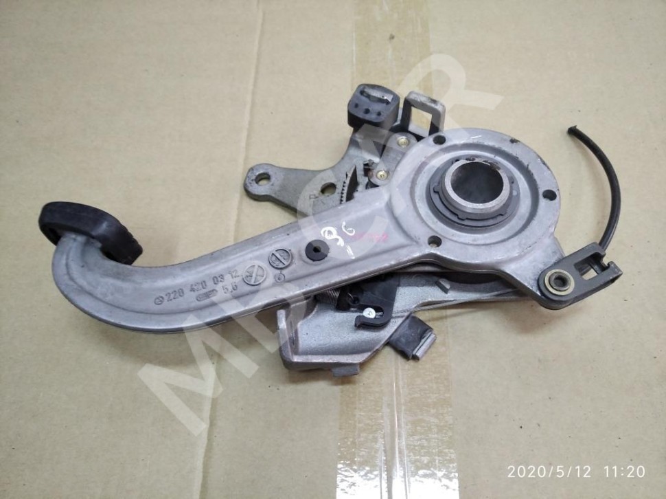 Педаль ручника MERCEDES-BENZ C-класс W203/S203/CL203 (2000 - 2004) фото 1 — Разборка Мерседес