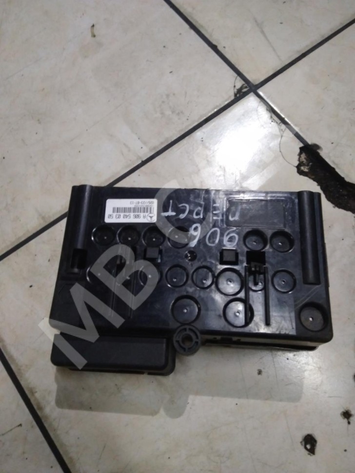 Блок предохранителей MERCEDES-BENZ Sprinter W906 (2006 - 2019) фото 1 — Разборка Мерседес