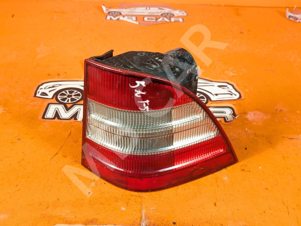 Фонарь задний правый MERCEDES-BENZ M-класс W163 (1997 - 2001) фото 1 &mdash; Разборка Мерседес