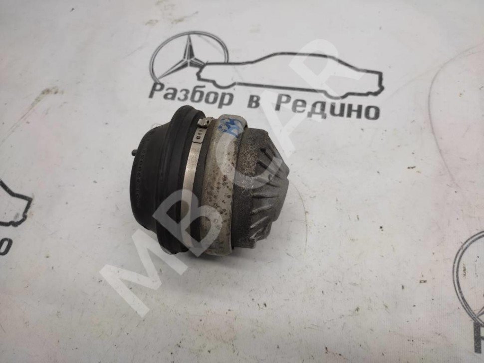 Опора двигателя MERCEDES-BENZ S-класс W220 (1998 - 2005) фото 1 — Разборка Мерседес