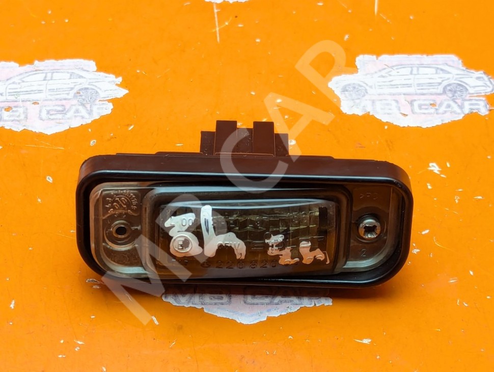 Плафон подсветки номера MERCEDES-BENZ S-класс W220 (1998 - 2005) фото 1 &mdash; Разборка Мерседес