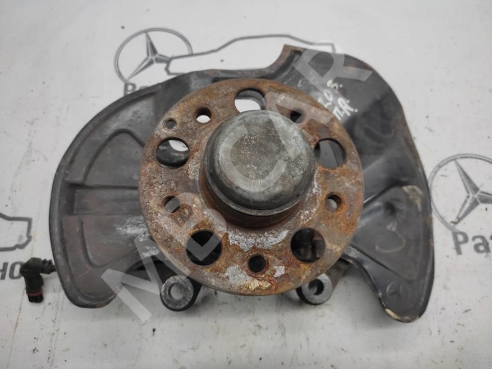 Кулак поворотный передний правый MERCEDES-BENZ C-класс W203/S203/CL203 рестайлинг (2004 - 2008) фото 1 — Разборка Мерседес