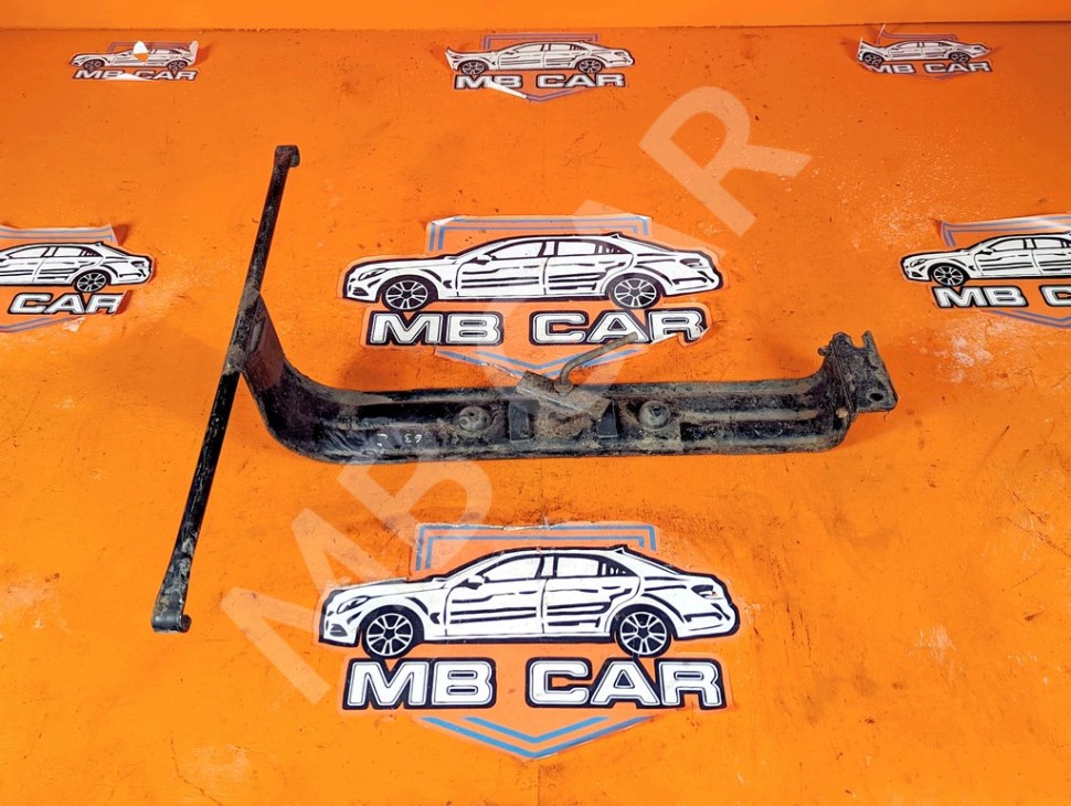 Кронштейн крепления запаски MERCEDES-BENZ Vito W638 (1996 - 2003) фото 1 &mdash; Разборка Мерседес