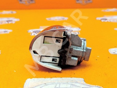 Личинки дверей MERCEDES-BENZ C-класс W205/S205/C205/A205 (2014 - 2018) — Разборка Мерседес